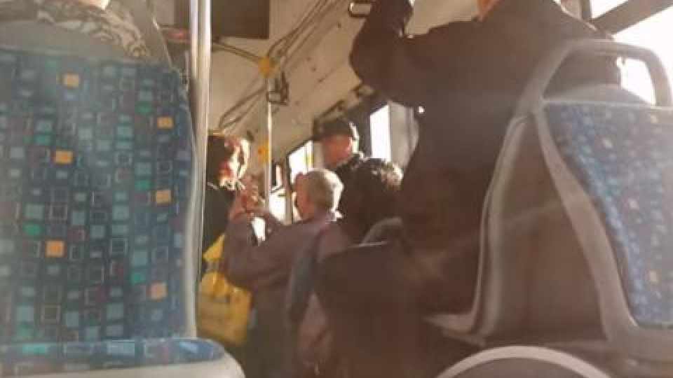 Ад в градския транспорт: Столичани пропищяха от ужасна смрад и мръсотия
