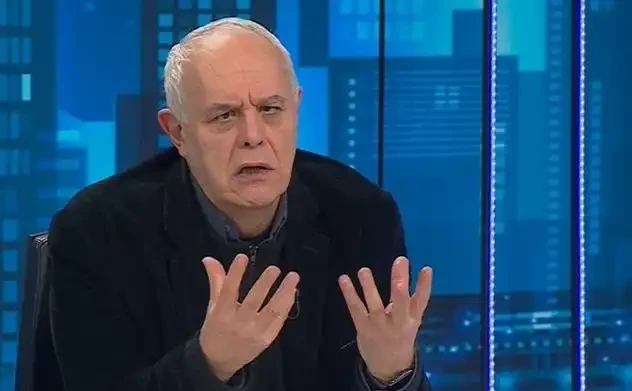 Изветрялата мумия Райчев грозно обслужи Радев!
