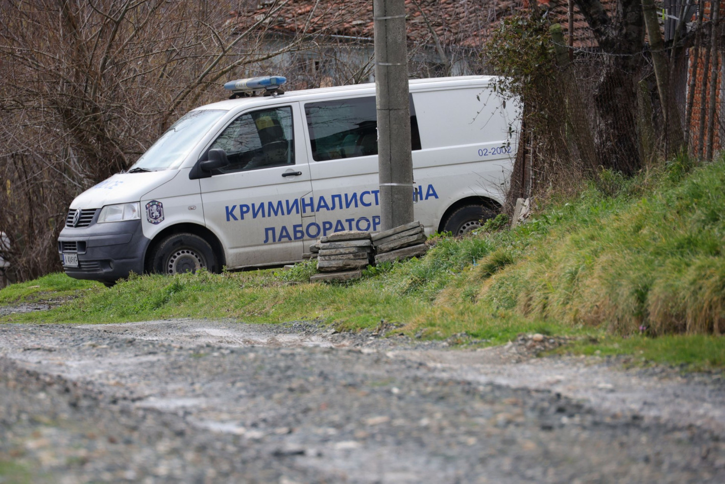 Претърсиха къщата на Ивайло Калушев в село Българи (снимки)