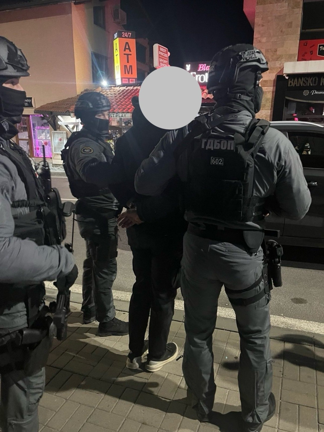 ГДБОП разби две банди от сводници в Банско (снимки)