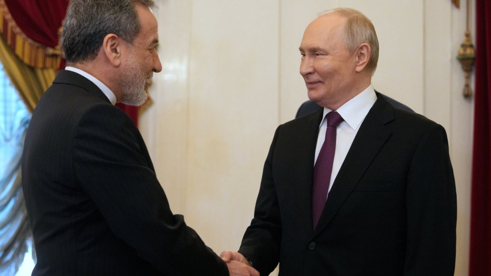 Путин обеща пълна подкрепа на Иран: Виждаме героичната ви съпротива срещу САЩ