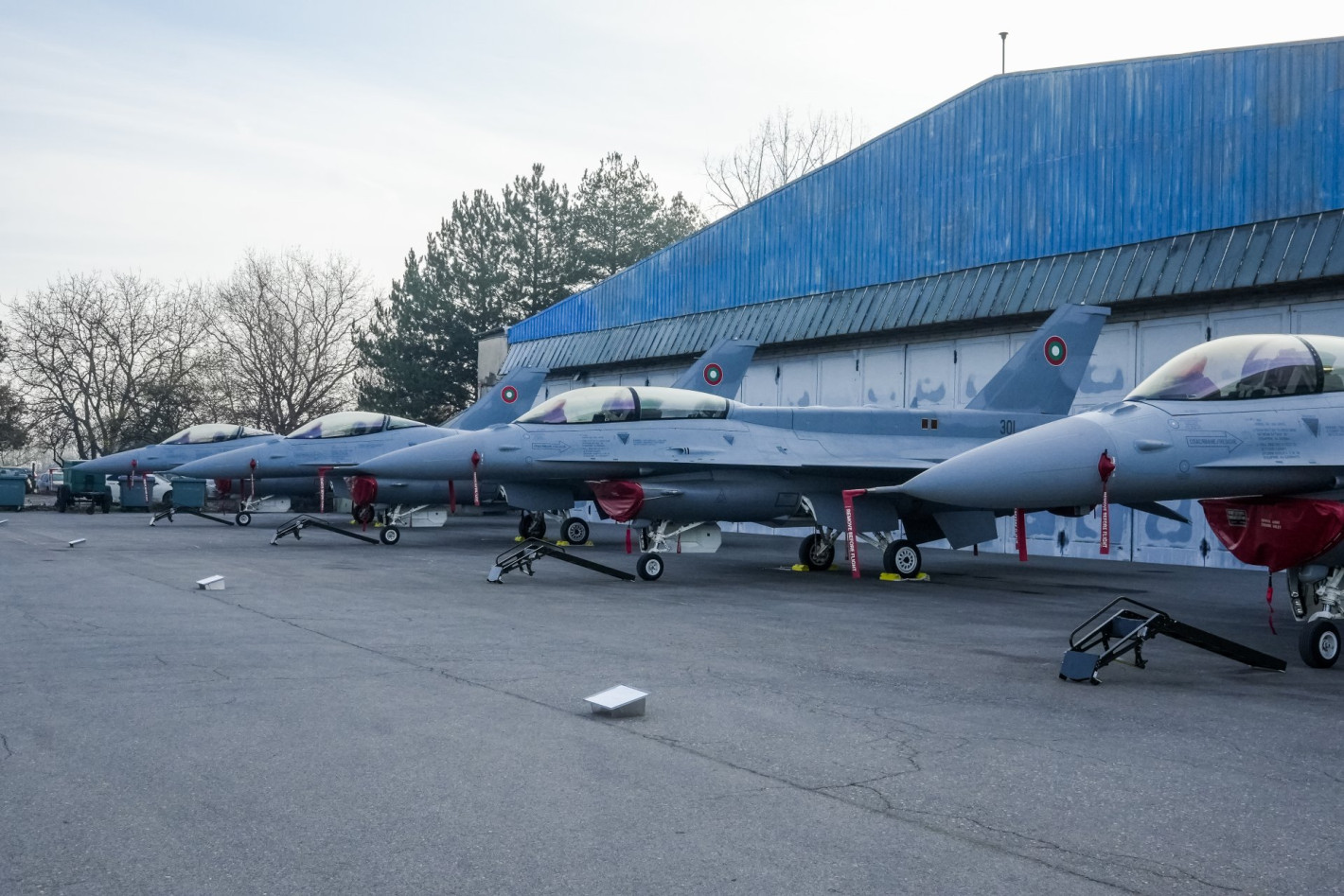 От F-16 до "Спартан": Вижте с какви самолети разполагат ВВС на България (галерия)