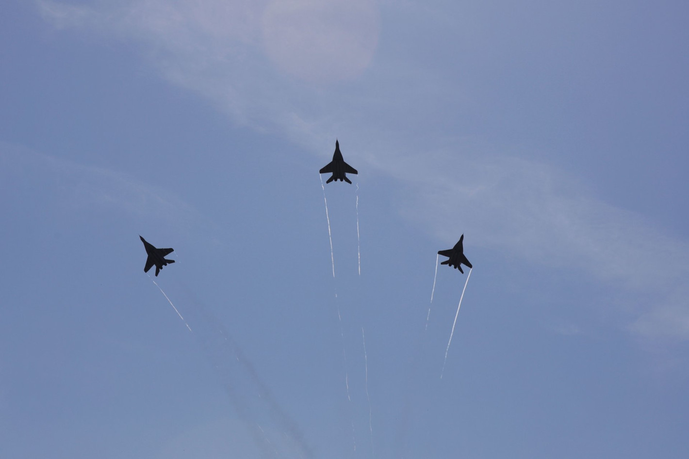 От F-16 до "Спартан": Вижте с какви самолети разполагат ВВС на България (галерия)