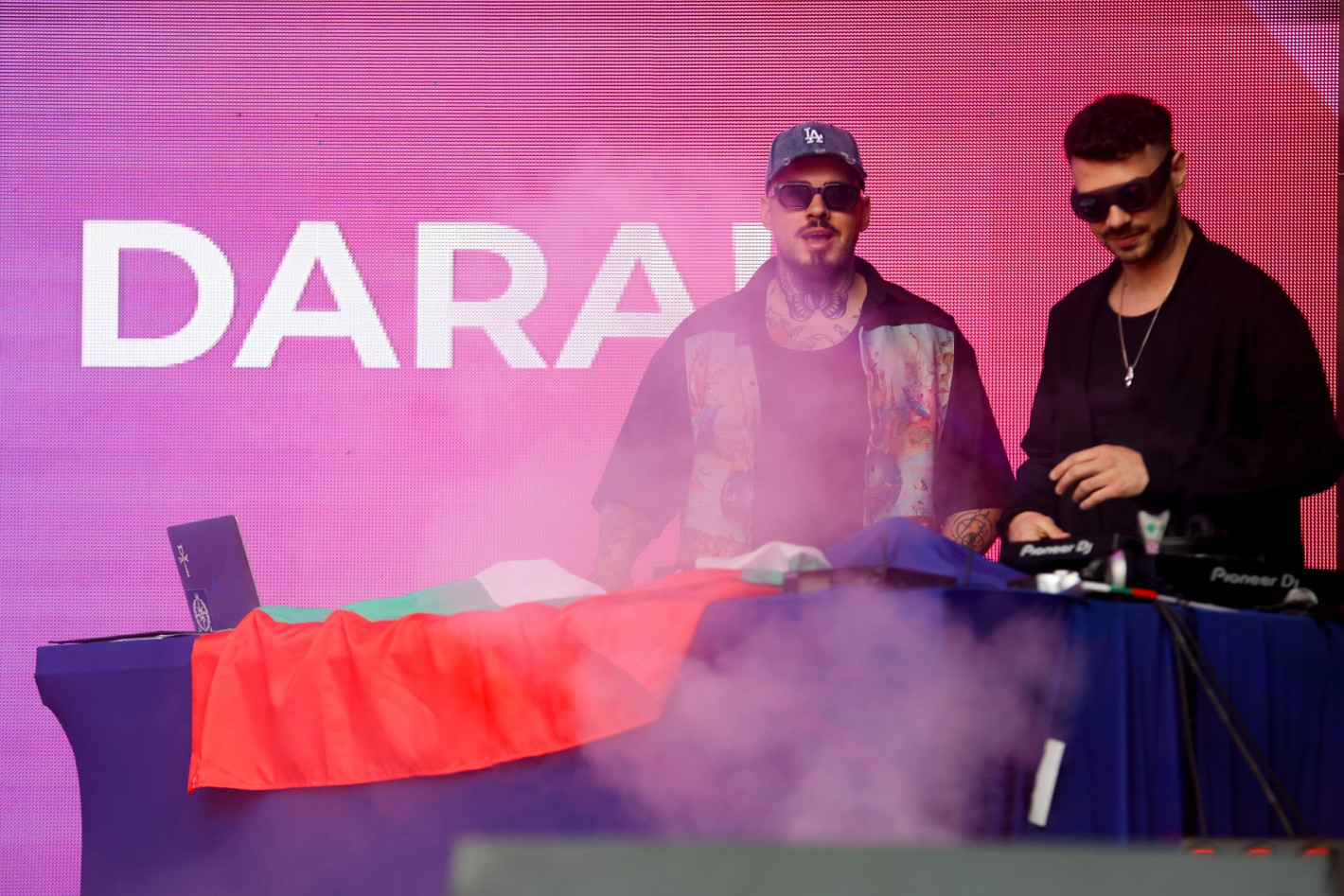 Хиляди се събраха в София заради DARA; Тя: Не съм очаквала такова нещо, благодаря ви (снимки)