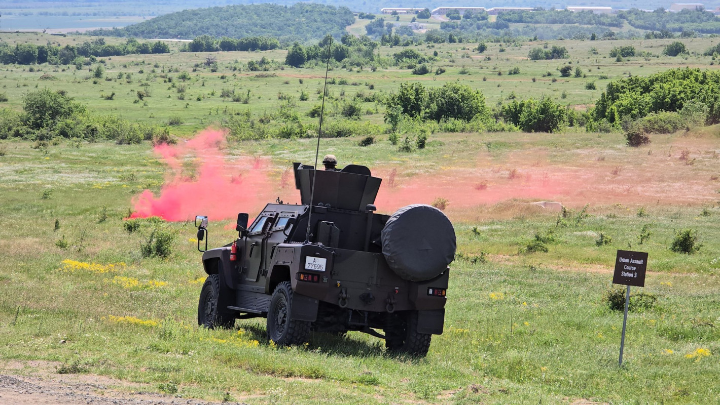 Военни полицаи от 12 страни тренираха контрол на тълпата на полигон "Ново село" (снимки)
