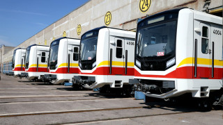 Вижте новите влакове, които тръгват по три от линиите на метрото (снимки)
