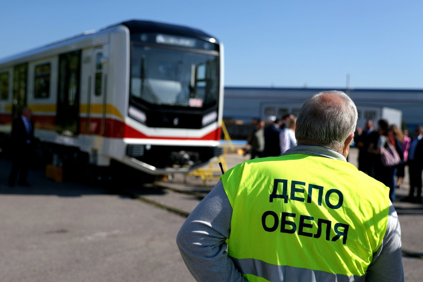 Вижте новите влакове, които тръгват по три от линиите на метрото (снимки)