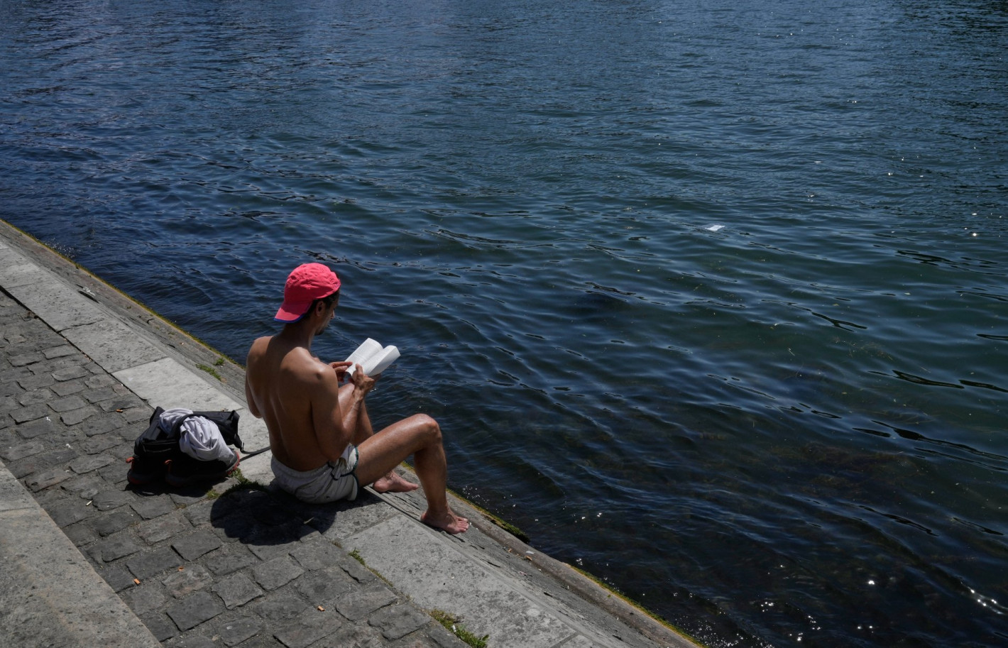 Тропическа нощ в Лондон, удавници по плажове във Франция, близо 40 °C в Испания (снимки)