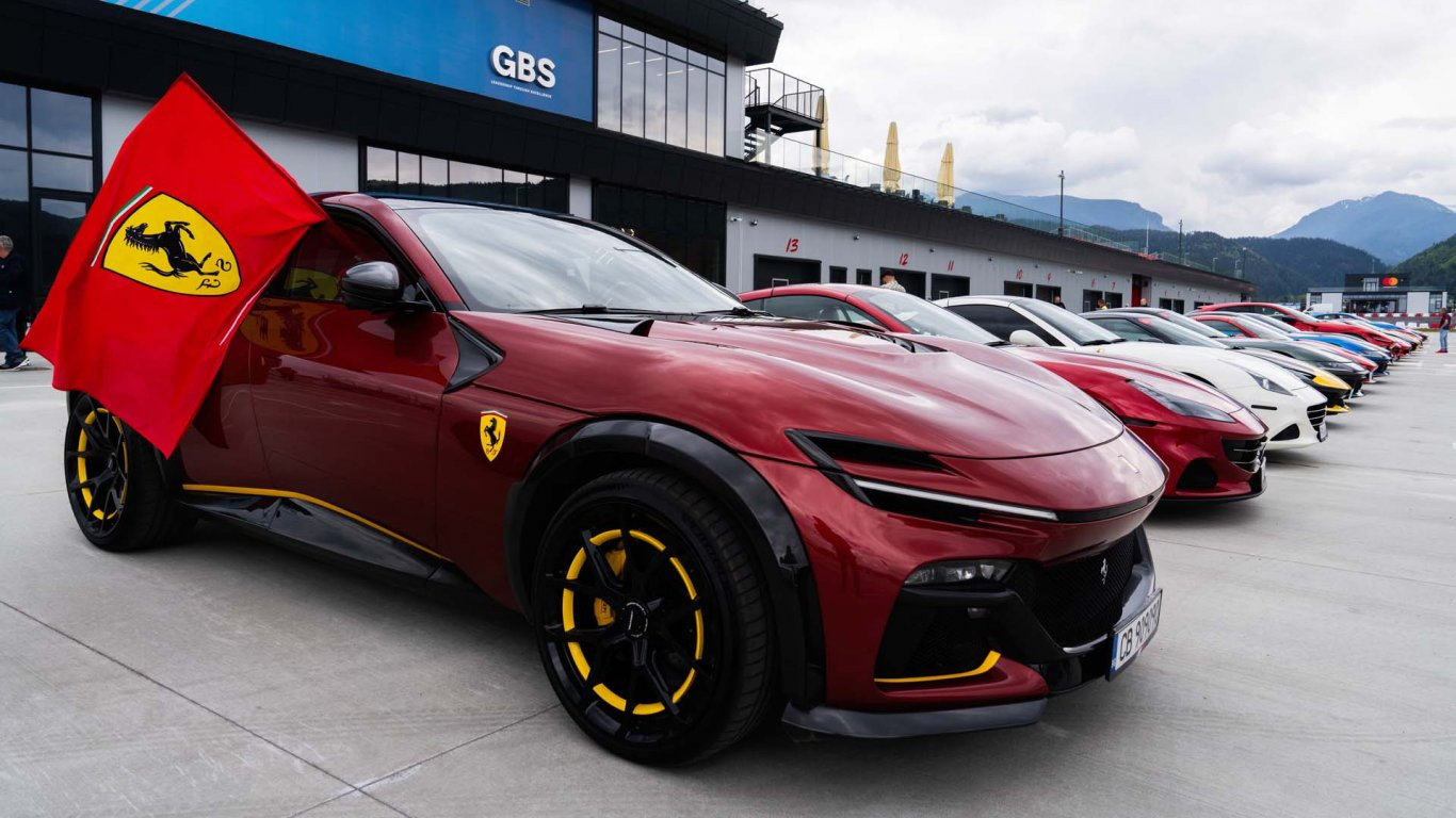 Над 30 автомобила Ferrari се събраха на писта в България
