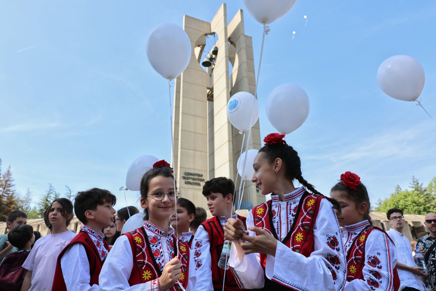 Възродиха асамблея "Знаме на мира": Камбаните биха за "Единство, творчество, красота" (снимки)