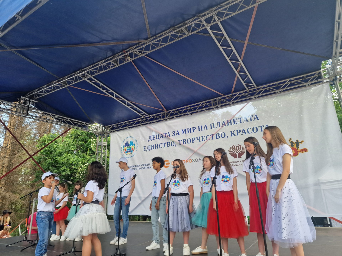 Възродиха асамблея "Знаме на мира": Камбаните биха за "Единство, творчество, красота" (снимки)