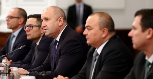 Веригите обещаха на среща с Радев поне 6 месеца да продават с до 30% по-евтино основни храни