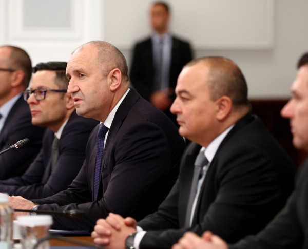 Веригите обещаха на среща с Радев поне 6 месеца да продават с до 30% по-евтино основни храни