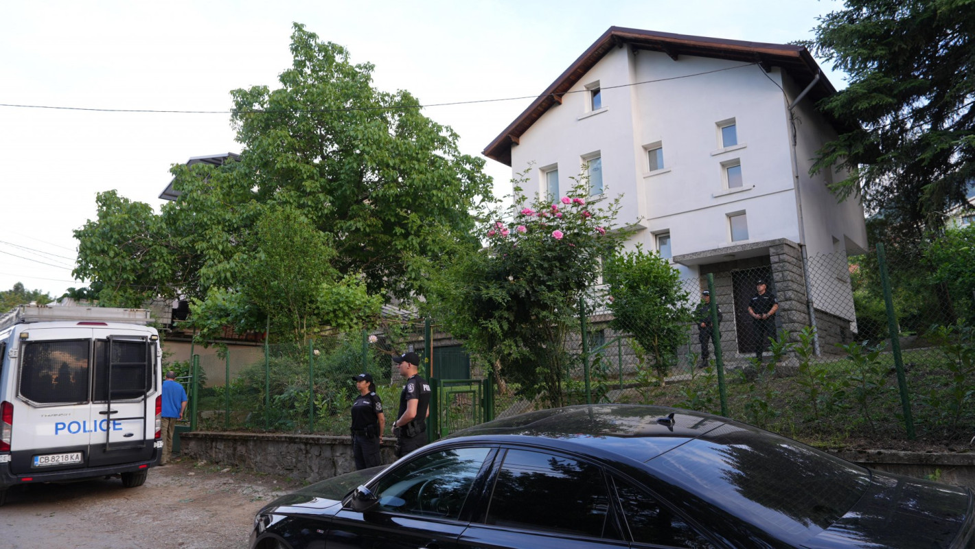Новият шеф на СДВР започна с удар: Разбиха наркооранжерия в столичния квартал "Бояна" (снимки)