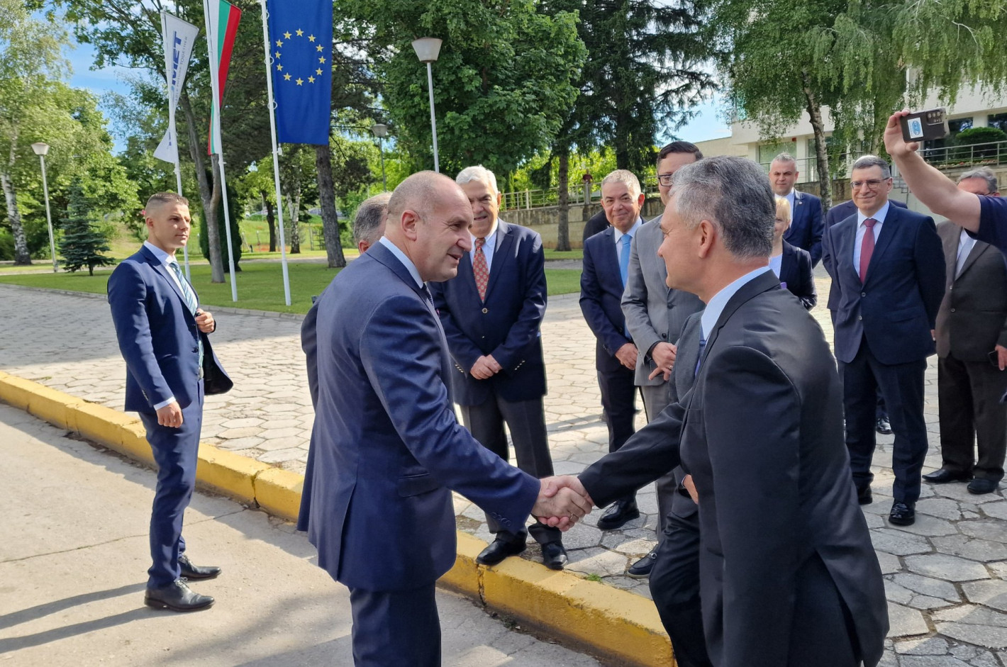 Радев: Пари в хазната няма, думите на Борисов за "Боташ" са като слуховете за пантерата в Шумен