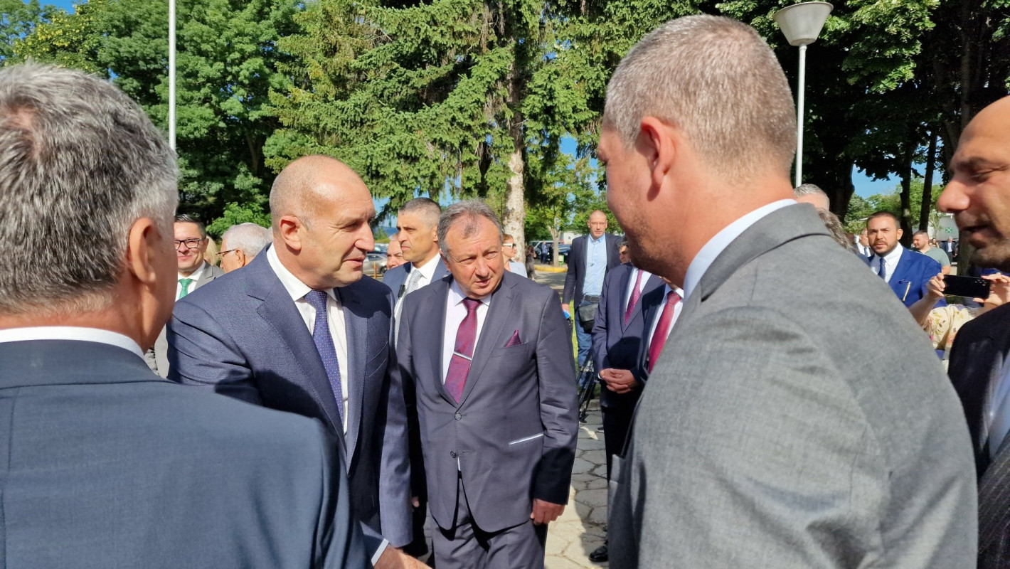 Радев: Пари в хазната няма, думите на Борисов за "Боташ" са като слуховете за пантерата в Шумен