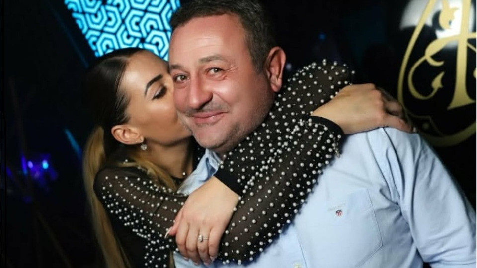 Любов или...?! Годеницата на Рачков си изпроси булчинска рокля на цената на автомобил! (виж как дере Митето)