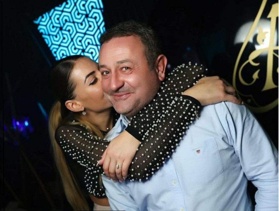Любов или...?! Годеницата на Рачков си изпроси булчинска рокля на цената на автомобил! (виж как дере Митето)