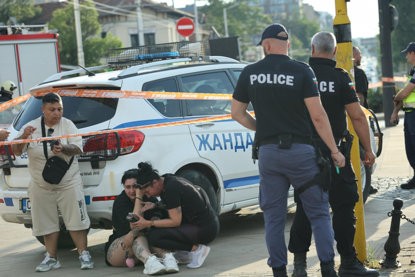 Хвърлиха мъж от "Лъвов мост" след скандал за пари и канабис (снимки)