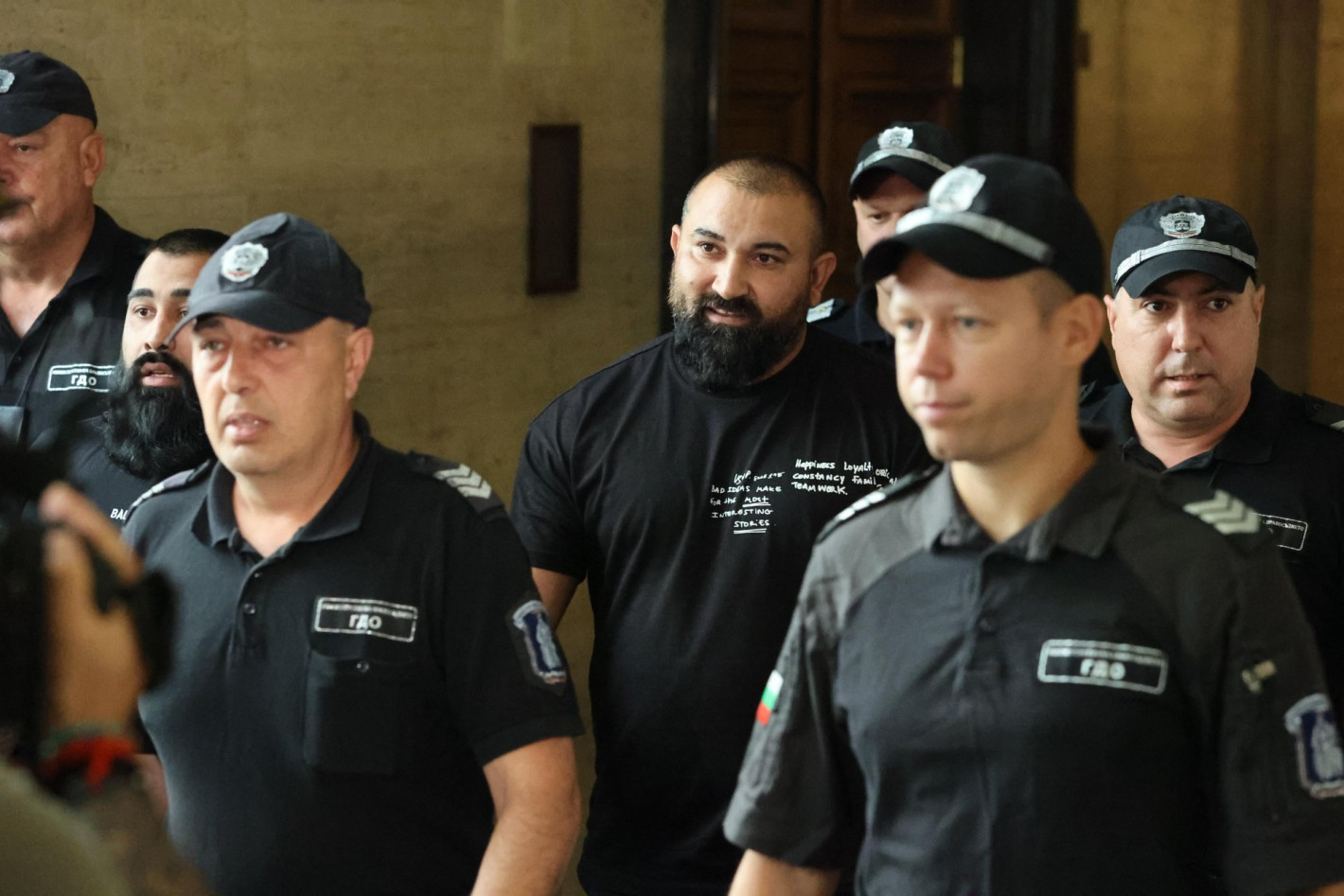 Оставиха зад решетките двама, свързвани с "Калашниците" (снимки)