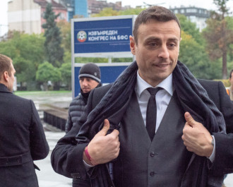 Няма такъв урод! Бербатов се надсмива над законите и съвестните хора у нас. Живее в България само защото тук му минават тарикатските номера, от другаде ще го изхвърлят с ритници (СНИМКИ)