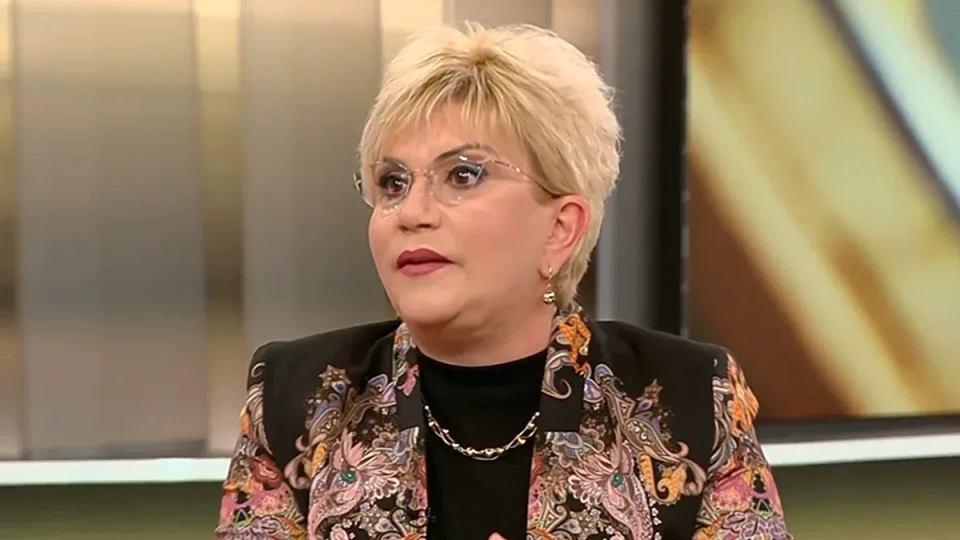Николина Чакърдъкова се оттегля от сцената и предава щафетата на дъщеря си Мария