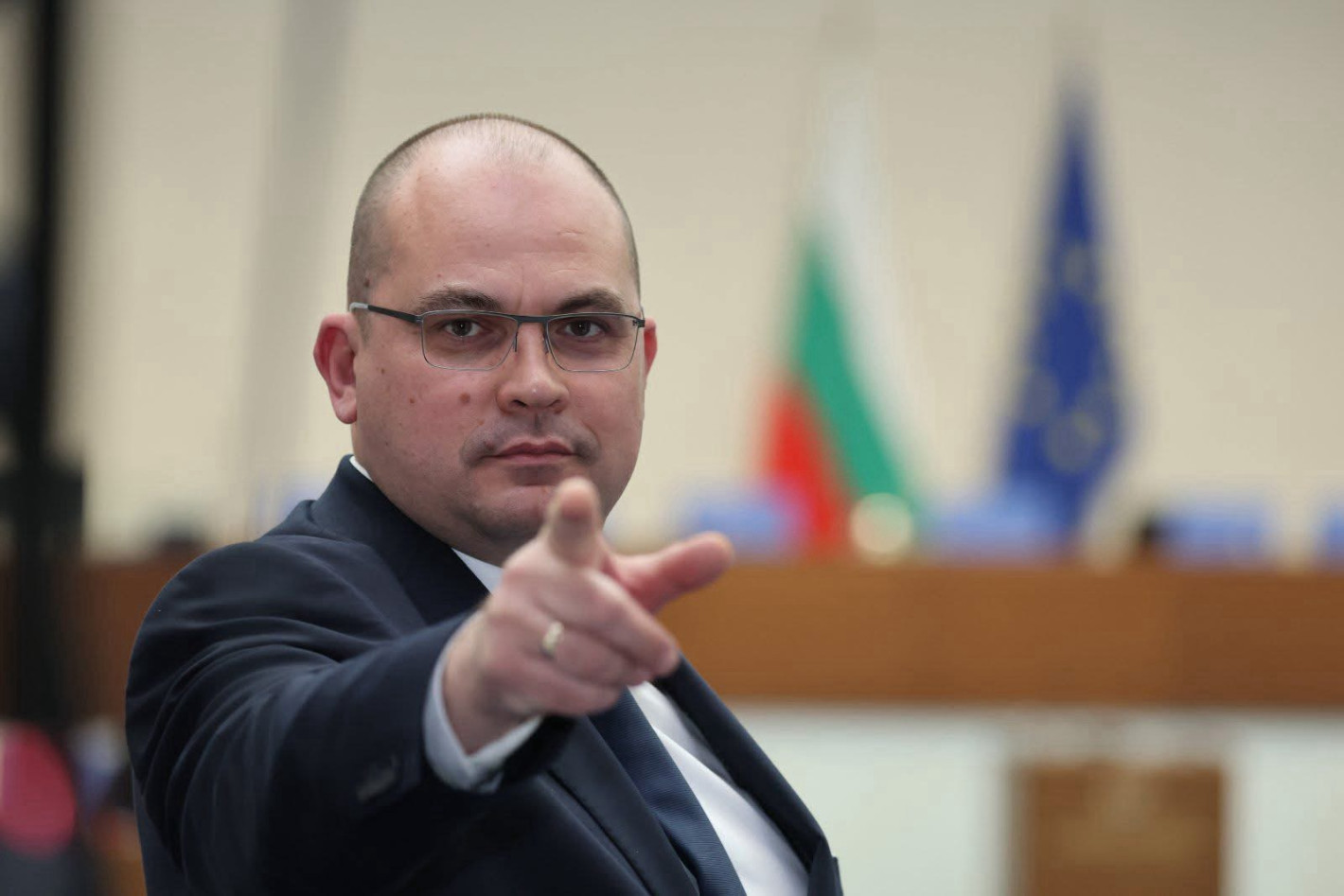 Верни ли са слуховете, че бившият депутат на “Възраждане” Златан Златанов си пада по малки момиченца и момченца?