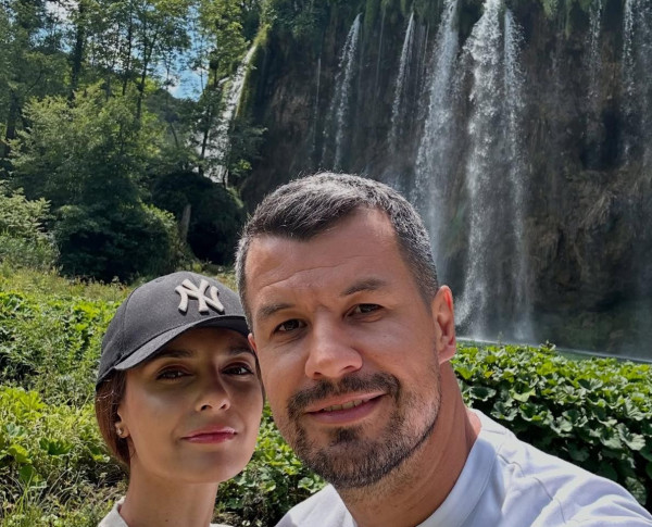 Бесте Сабри се показа за първи път след раждането: Не си е върнала формата, но е щастлива! (ВИЖ ТУК)