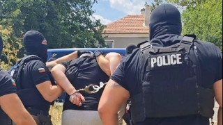 Задържаха чужденеца, ранил полицаи край Велико Търново и избягал пред "Дунав мост"