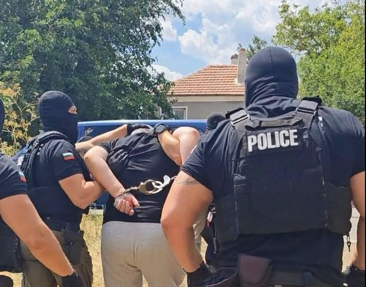 Задържаха чужденеца, ранил полицаи край Велико Търново и избягал пред "Дунав мост"