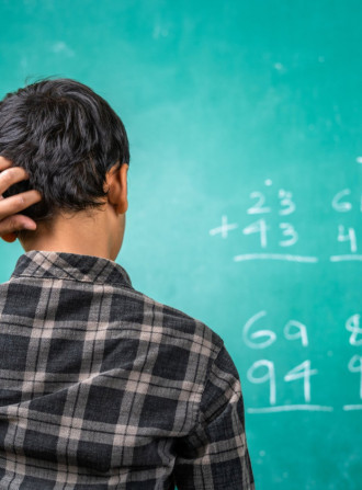 PISA 2025: Българските ученици с нов спад - едва 42% покриват базовото ниво по четене, а по математика - 43%