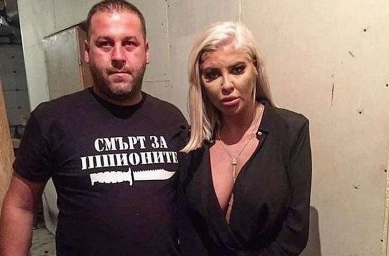 Андреа кьоркютук в ресторант, не може да говори!! „Ти си тъпа на тъпана тупа“, влачи на сервитьорката! (ВИЖ УЖАСА)