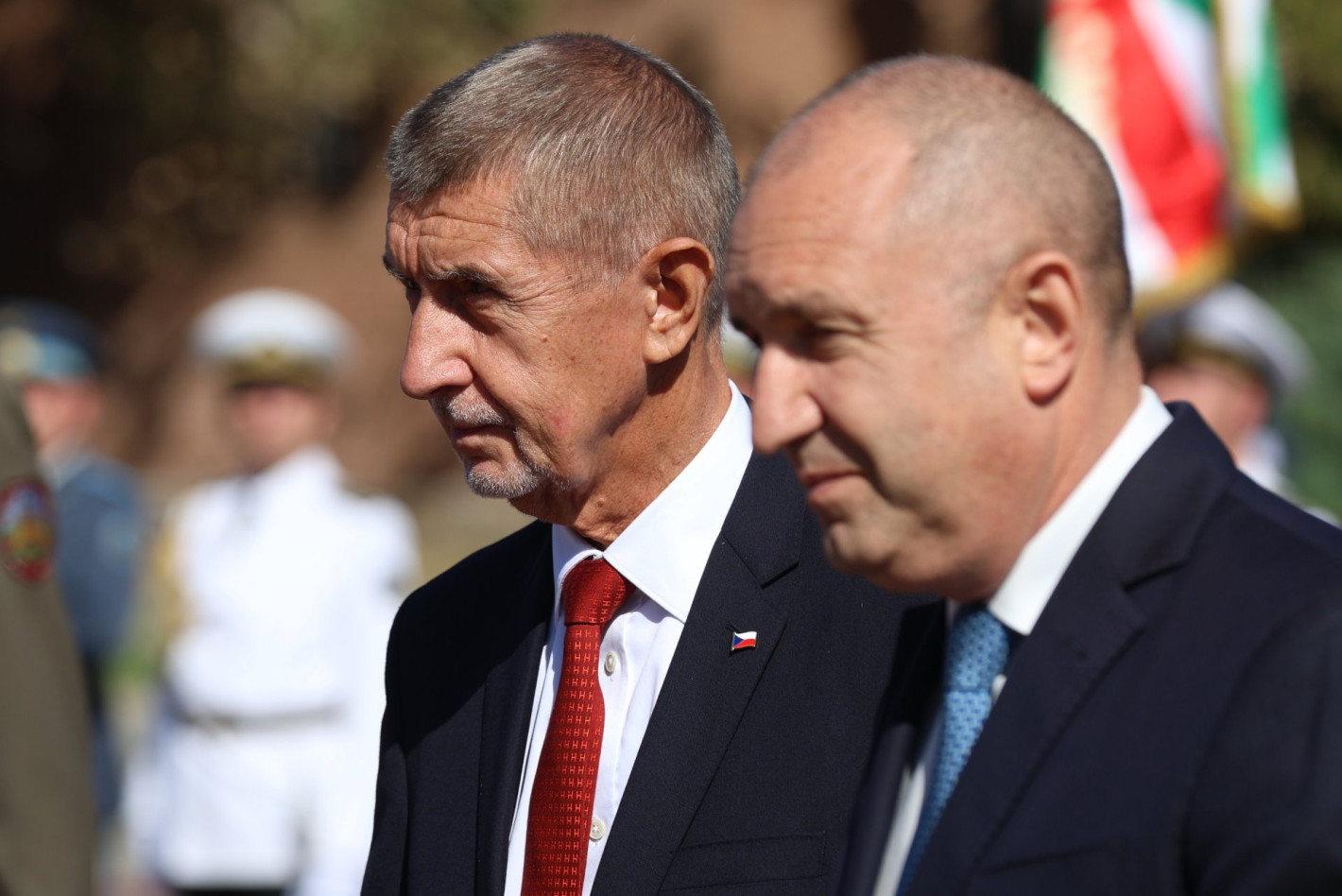 Радев посрещна евроскептичния Андрей Бабиш с официална церемония в София (снимки)