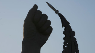 Снимки показаха мащабни щети от ирански удари по американски бази в Близкия изток