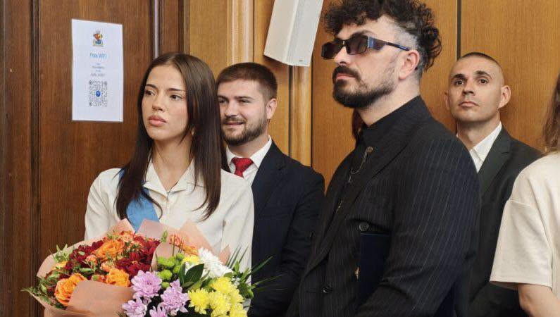 Евгени Минчев гръмко към Дара: Веднага върни отличието! Не си дорасла за него! (още подробности)