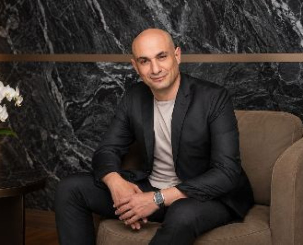 Основателят на клиники Derma-Act д-р Константинос Пагидас с ЕКСКЛУЗИВНО интервю за глобалното лайфстайл списание Rentless Magazine:  НАШАТА ФИЛОСОФИЯ Е ДА СЪХРАНЯВАМЕ ИДЕНТИЧНОСТТА С ЕЛЕГАНТНОСТ И ХАРМОНИЯ