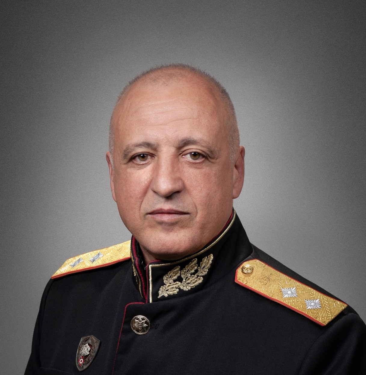 СРАМ ЗА ПАГОНА! Висш служител на НСО, охраняващ Радев и Йотова, преби до смърт  жена си