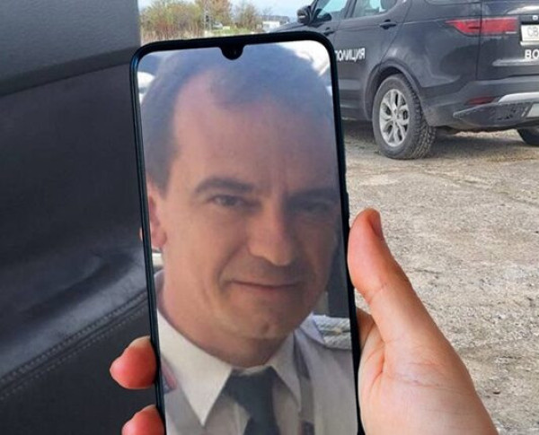 Граничен полицай №1 в Ново село Георги Димитров строи къща за гости със служебния джип, как близката му Роси стана командир? (ВИДЕО)